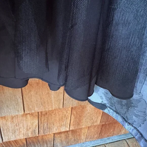 EUC Vince Camuto Black Floral Jacquard Off-the-Shoulder Formal Dress - Women's 6 - Picture 13 of 13